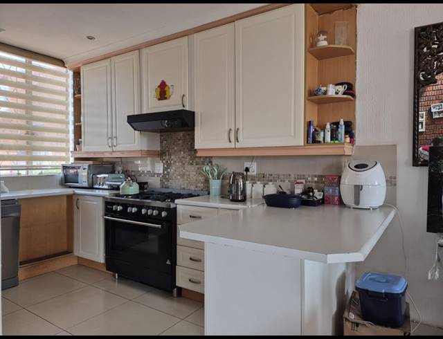 3 BEDROOM TOWNHOUSE FOR SALE IN THE HILL